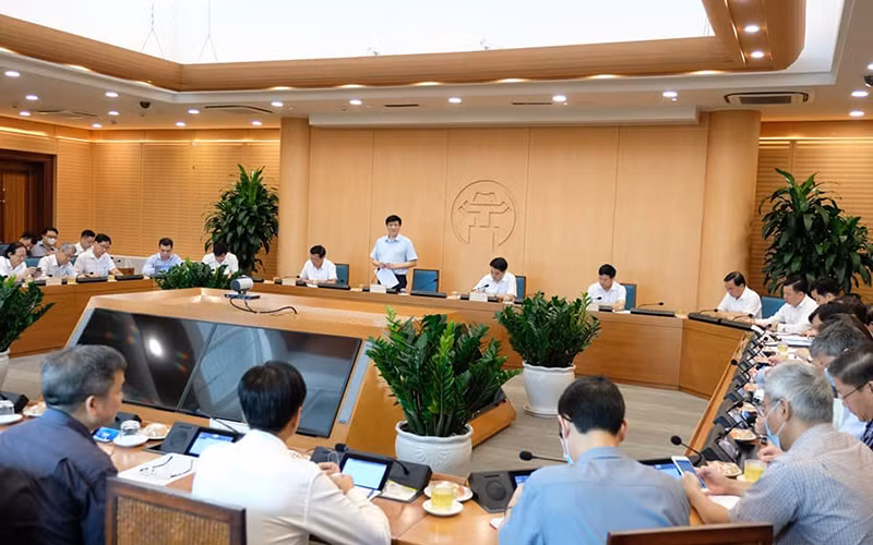 Quyền Bộ trưởng Y tế Nguyễn Thanh Long phát biểu tại cuộc họp.