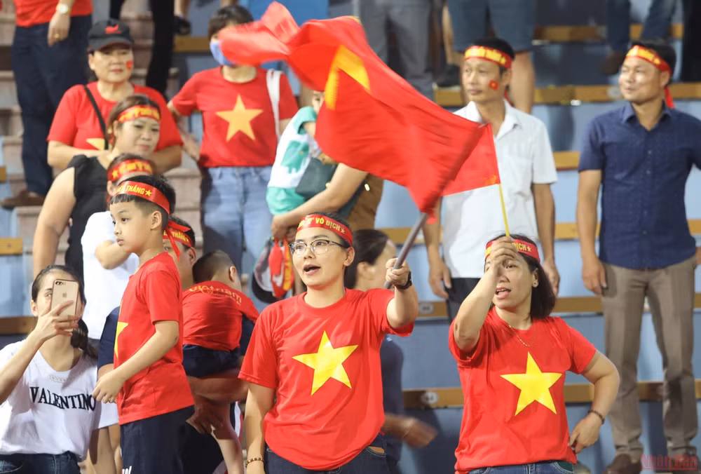 Cổ động viên Việt Nam vui mừng chiến thắng của đội tuyển U23 Việt Nam -1