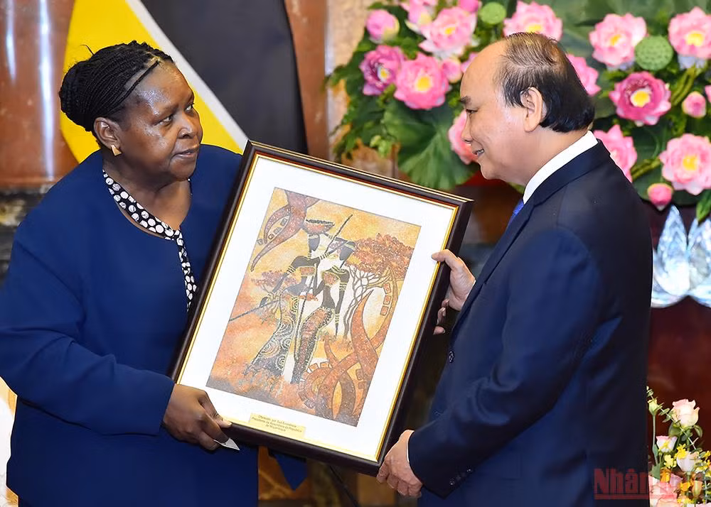 Chủ tịch nước Nguyễn Xuân Phúc tiếp Chủ tịch Quốc hội nước Cộng hòa Mozambique -7