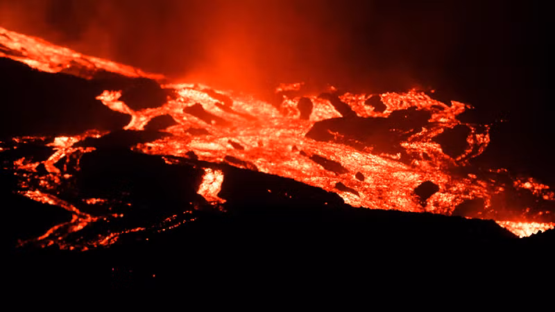 Núi lửa đang phun trào tại đảo La Palma, Tây Ban Nha -0
