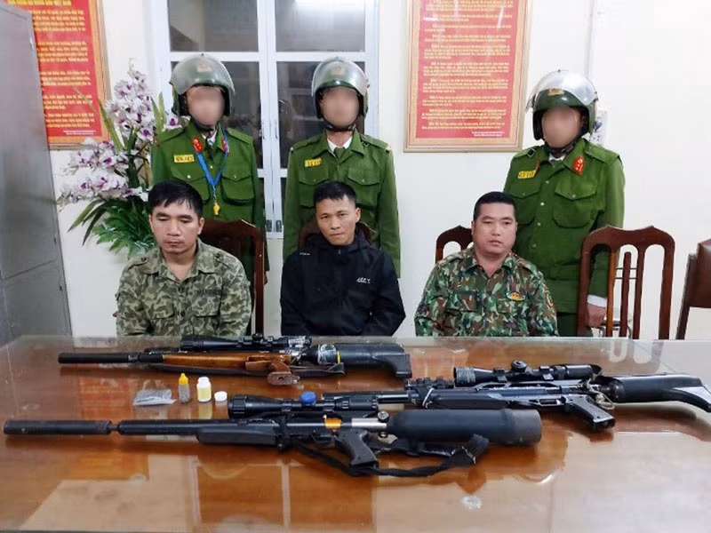 Ba đối tượng tại Cơ quan công an.