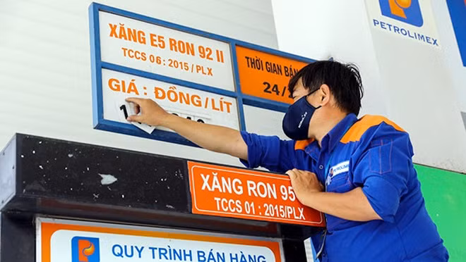 Nhóm giao thông có mức tăng so với tháng trước cao nhất do ảnh hưởng của các đợt điều chỉnh giá xăng.