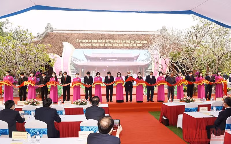 Chủ tịch nước Nguyễn Xuân Phúc dự&nbsp;Lễ kỷ niệm 60 năm Bác Hồ về thăm quê lần thứ 2 -0