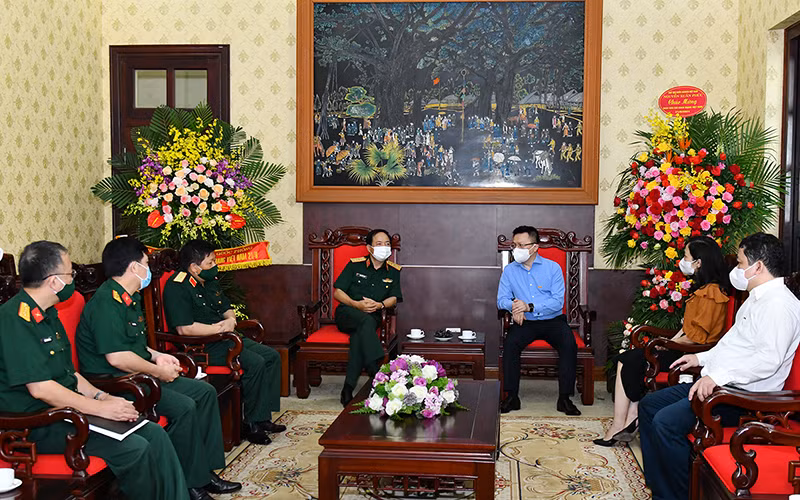 Lãnh đạo các bộ, ngành, cơ quan, đơn vị chúc mừng Báo Nhân Dân nhân ngày 21-6 -0