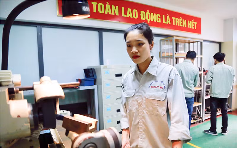 Nữ sinh viên tiêu biểu trong nghiên cứu khoa học