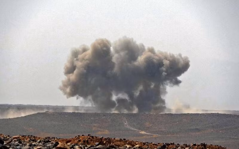 Giao tranh giữa liên quân Arab và lực lượng Houthi ở Marib. (Ảnh: The Arab Weekly)