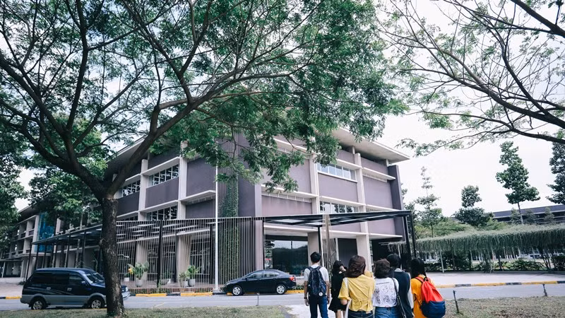Trường Đại học Quốc tế Miền Đông.