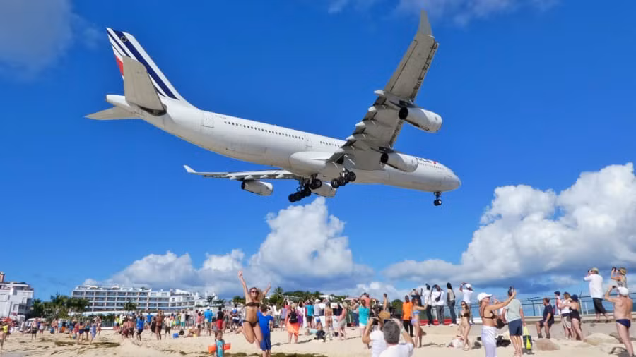 10 sân bay có phong cảnh đường băng đẹp nhất thế giới -0
