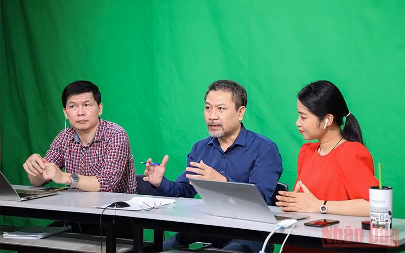 Các chuyên gia thảo luận về nghiệp vụ sư phạm trong dạy học trực tuyến ở tiểu học. 