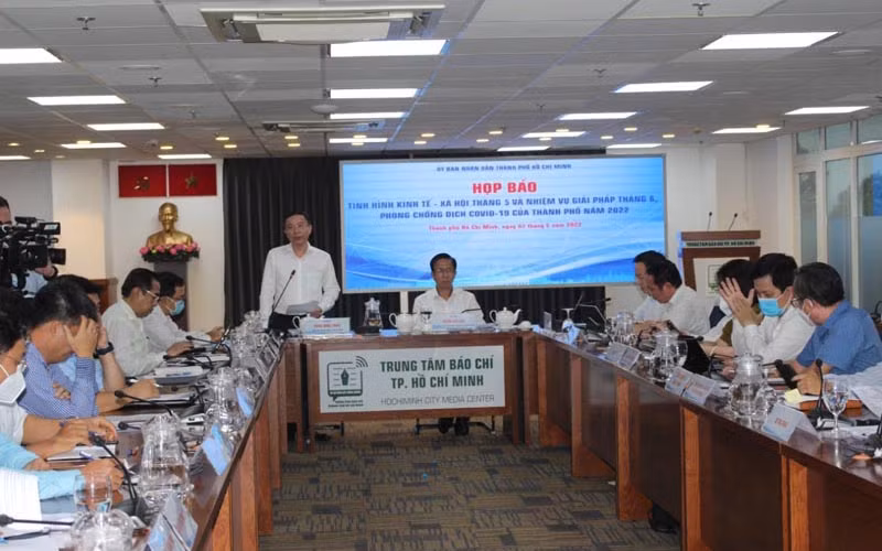  Toàn cảnh buổi họp báo.