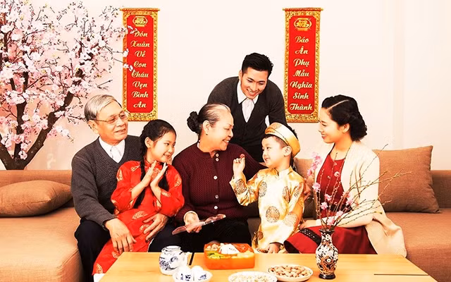 Sum vầy trong những ngày xuân, nét đẹp truyền thống của dân tộc Việt Nam. Ảnh: Huyền Nguyễn
