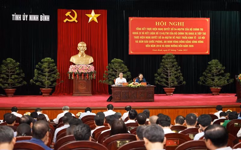 Quang cảnh Hội nghị tổng kết thực hiện Nghị quyết 54-NQ/TW ở Ninh Bình.