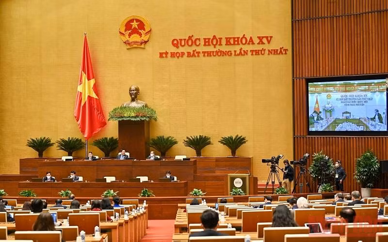 Các đại biểu Quốc hội tham dự phiên thảo luận tại điểm cầu hội trường Diên Hồng chiều 10/1. (Ảnh: Linh Khoa)