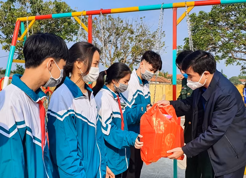 Tuổi trẻ Thanh Hóa đem Tết đến sớm cho người dân nông thôn -0