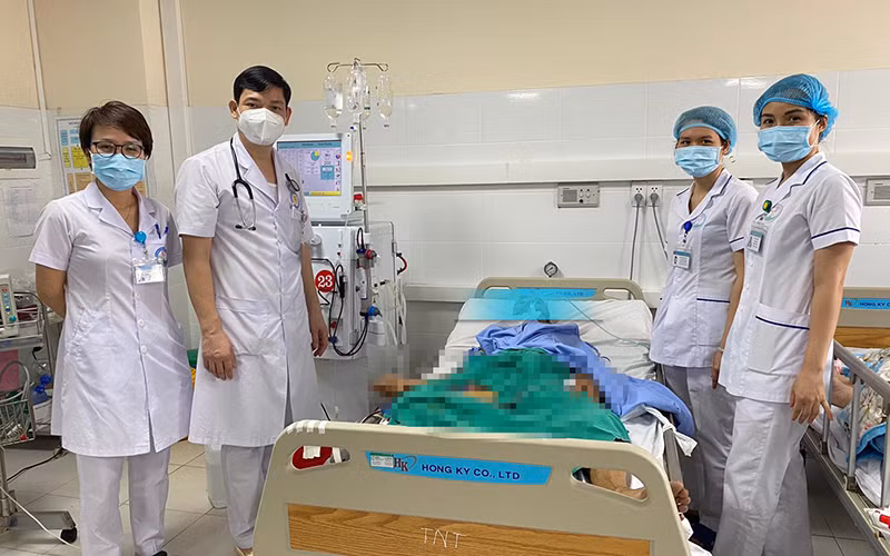 Bệnh nhân được chăm sóc tích cực tại Bệnh viện đa khoa Hòa Bình.