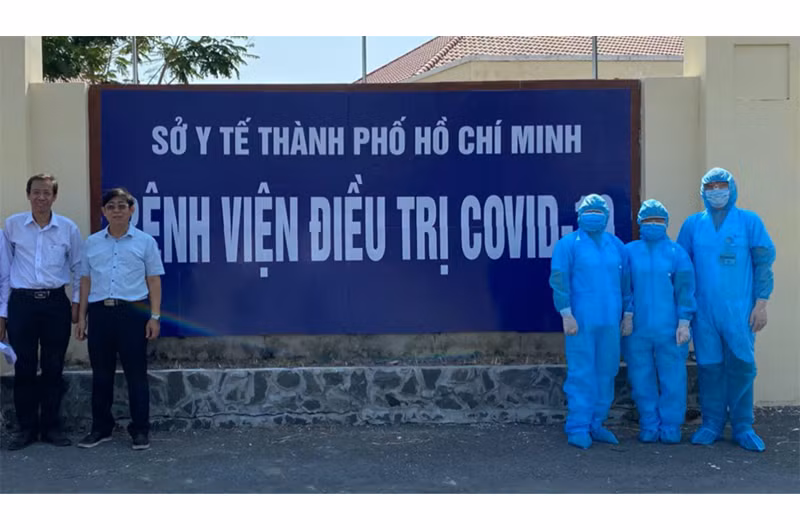 Các cơ sở điều trị Covid-19 sẽ được giảm tiền điện trong bảy tháng. Trong ảnh: Đội ngũ y tế đang điều trị Covid-19 tại Bệnh viện điều trị Covid-19. Ảnh: Sở Y tế