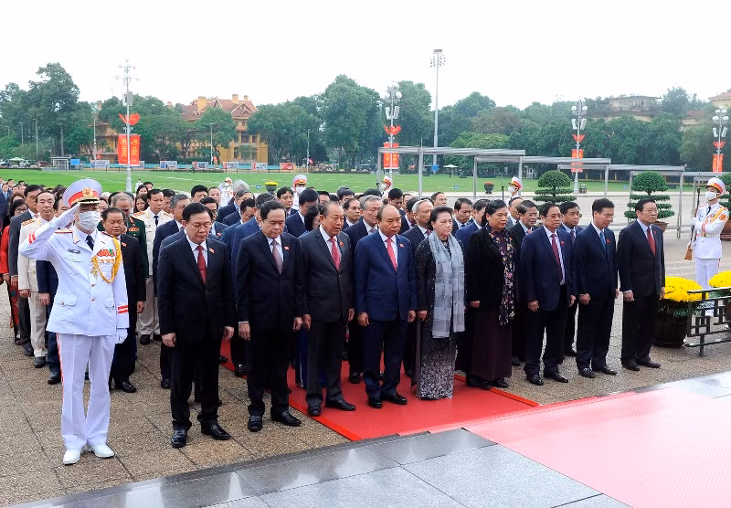 Lãnh đạo Đảng, Nhà nước và đại biểu Quốc hội vào Lăng viếng Chủ tịch Hồ Chí Minh -0