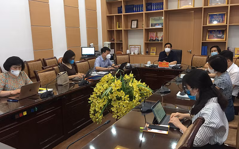 Hội chẩn bốn ca bệnh nặng, rà soát năng lực hồi sức cấp cứu tuyến dưới