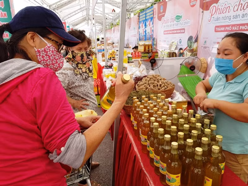 Nhiều đặc sản vùng miền được giới thiệu tại Tuần nông sản an toàn thực phẩm năm 2020.
