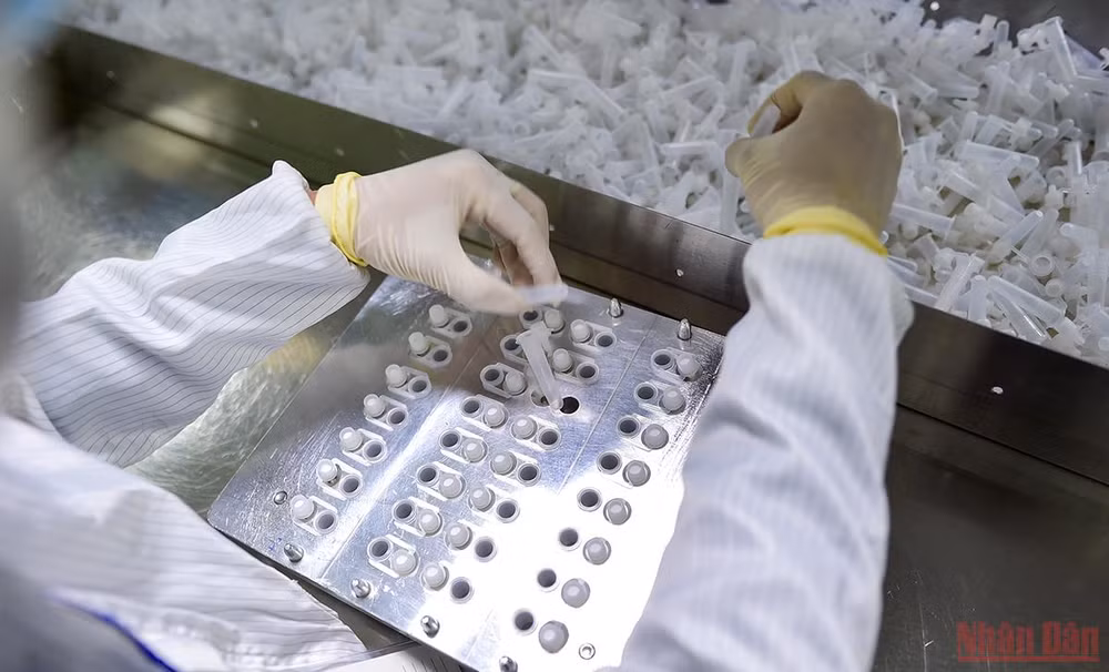 Cận cảnh quy trình sản xuất kit Test nhanh kháng nguyên SARS-CoV-2 “Made in Viet Nam” -0