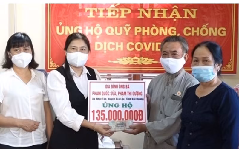 Gia đình ông Phạm Quốc Sửa ủng hộ các tỉnh phía nam 235 triệu đồng để phòng, chống dịch Covid-19.