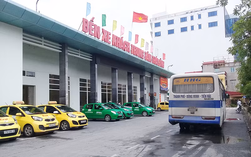 Lượng hành khách đi lại ít do e ngại dịch, các đơn vị vận tải khách bằng ô-tô ở Thái Bình ế ẩm, đối diện nhiều khó khăn.