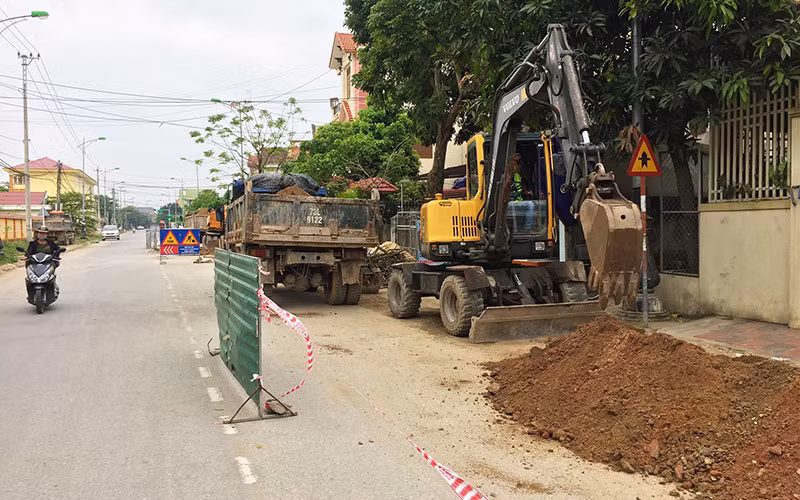 Dự án thoát nước thị xã Ba Ðồn kéo dài trong 5 năm vẫn dang dở.