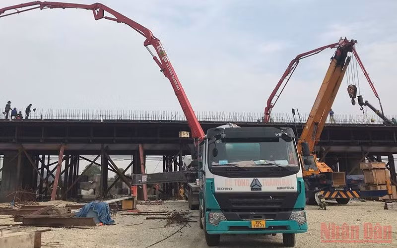 Thi công dự án Mai Sơn - quốc lộ 45. (Ảnh minh họa: Quang Hưng)