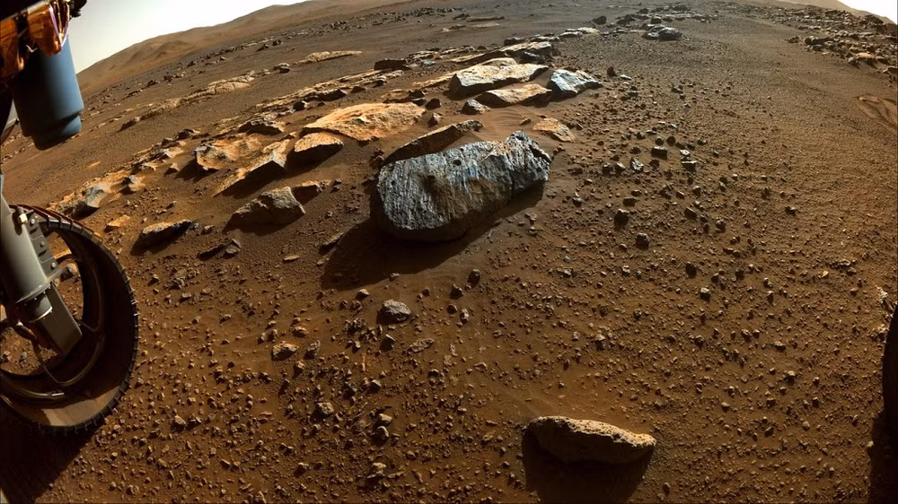 Hình ảnh do tàu thăm dò Perseverance chụp ngày 8/9 cho thấy mẫu đá thứ hai được tàu khoan thủng. Ảnh: NASA/JPL.