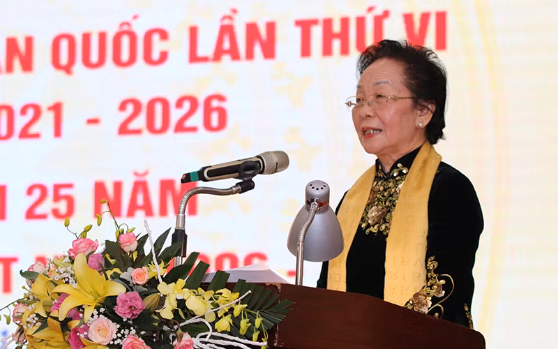 GS.TS Nguyễn Thị Doan, nguyên Phó Chủ tịch nước, Chủ tịch Hội Khuyến học Việt Nam khóa V phát biểu khai mạc Đại hội đại biểu toàn quốc Hội Khuyến học Việt Nam lần thứ V. (Ảnh: TA)