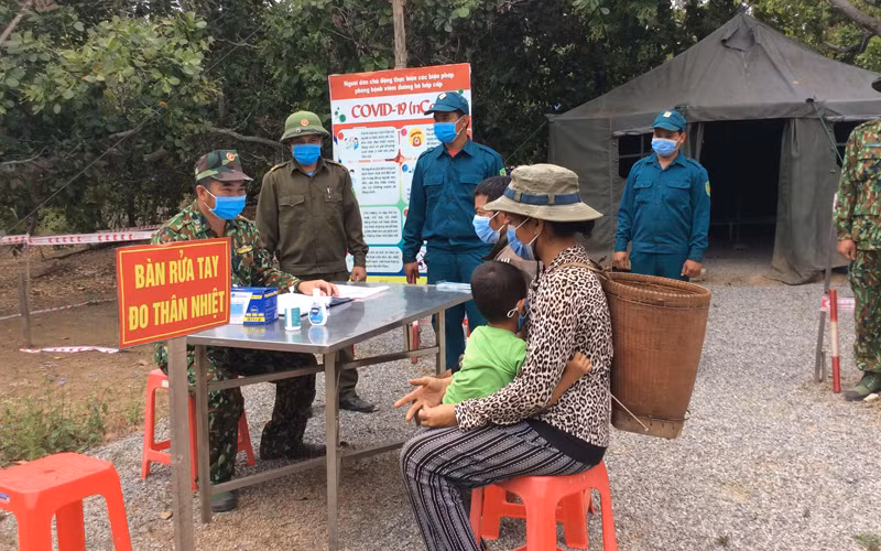 Chốt kiểm dịch đồn Biên phòng Ia Chia (huyện Ia Grai-Gia Lai) tăng cường các biện pháp quản lý khu vực biên giới.