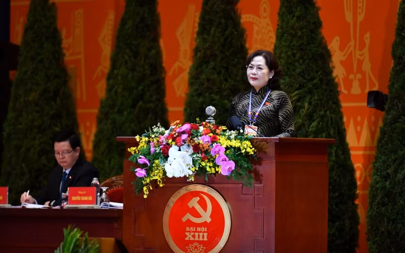 Thống đốc Ngân hàng Nhà nước Việt Nam Nguyễn Thị Hồng trình bày tham luận. 