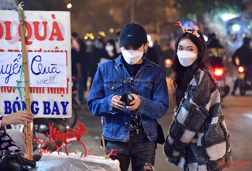 Một mùa Giáng sinh đặc biệt của 2 thành phố lớn Hà Nội và thành phố Hồ Chí Minh -0