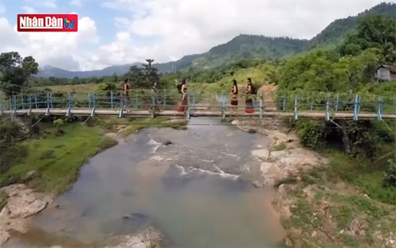 Sắc màu thổ cẩm của người Cờ Tu