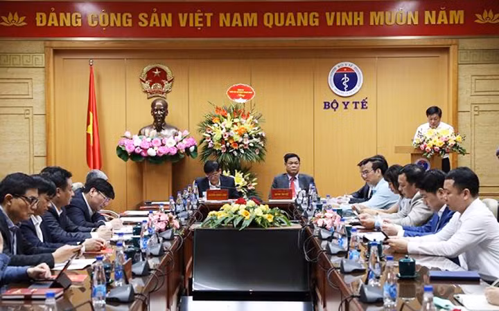 Đảng ủy Khối các cơ quan T.Ư làm việc với Đảng ủy, Ban Cán sự đảng Bộ Y tế về phối hợp nâng cao chất lượng công tác đảng trong Đảng bộ.