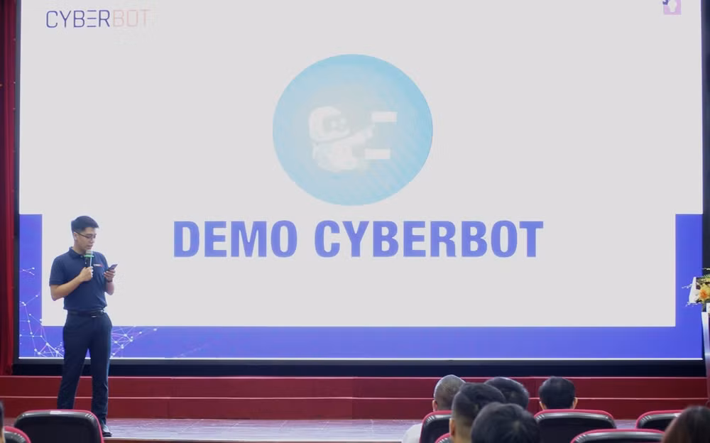 Thử nghiệm nền tảng Viettel Cyberbot ngay tại lễ ra mắt.