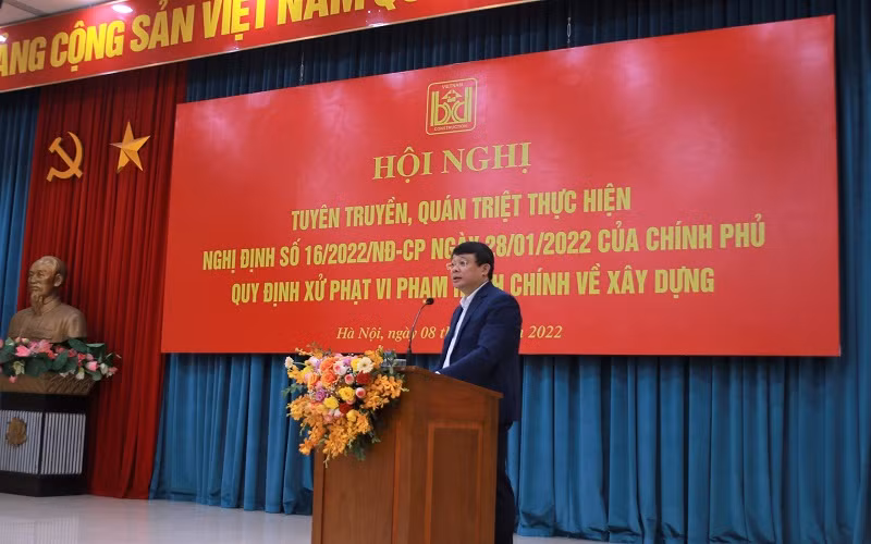Thứ trưởng Xây dựng Bùi Hồng Minh phát biểu tại hội nghị.
