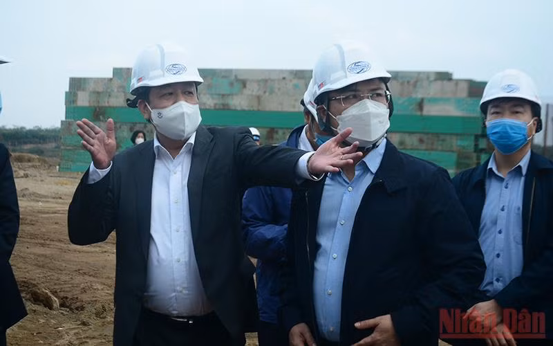 Lãnh đạo UBND thành phố Hà Nội kiểm tra tiến độ tại cầu Vĩnh Tuy giai đoạn 2.