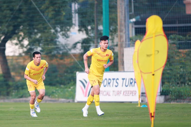 Tiền đạo Văn Quyết: “Điều lớn lao nhất là được khoác áo đội tuyển Việt Nam” -0