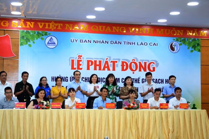 Lào Cai ký cam kết chống rác thải nhựa, làm cho môi trường sạch hơn -0