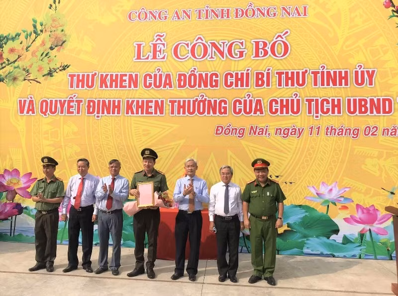 Khởi tố 33 bị can trong đường dây buôn lậu xăng giả -0