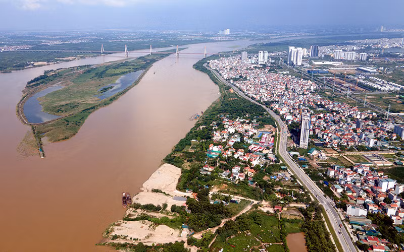 Khu vực ngoài đê sông Hồng đoạn cầu Nhật Tân. (Ảnh DUY ÐĂNG)