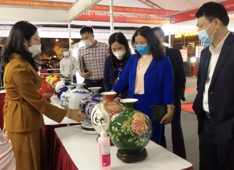 100 doanh nghiệp tham gia Hội chợ hàng Việt Nam được người tiêu dùng yêu thích -0