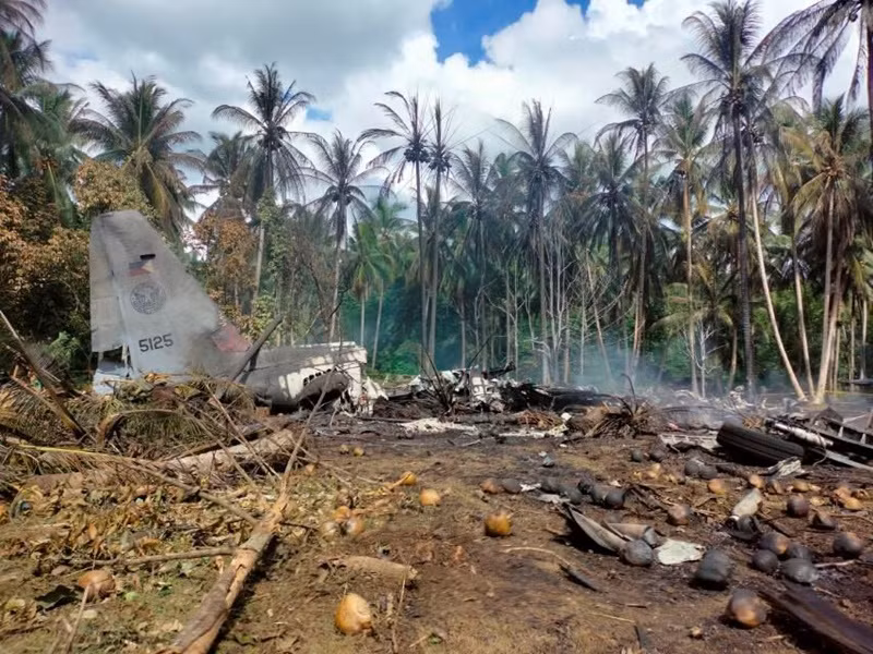 Hiện trường vụ rơi máy bay quân sự tại Philippines -0