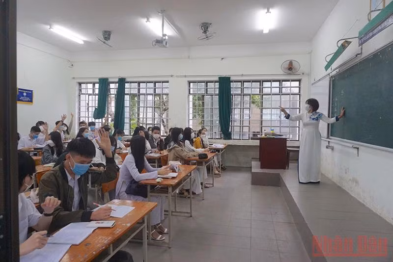 Học sinh khối 12 tại Đà Nẵng ngày trở lại trường -0