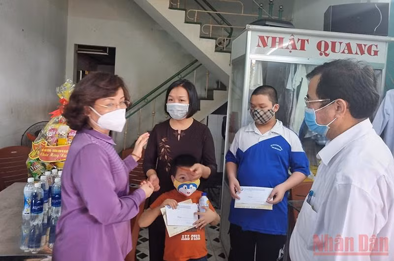 Quan tâm đặc biệt đến các trẻ em có cha, mẹ mất do Covid-19 -0