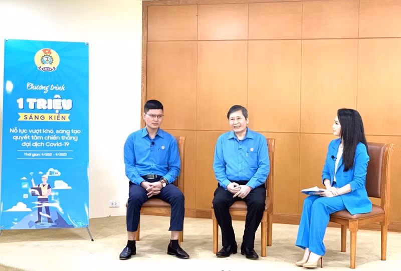 Phó Chủ tịch Thường trực Tổng Liên đoàn Lao động Việt Nam Trần Thanh Hải (giữa) tham gia chương trình tọa đàm.