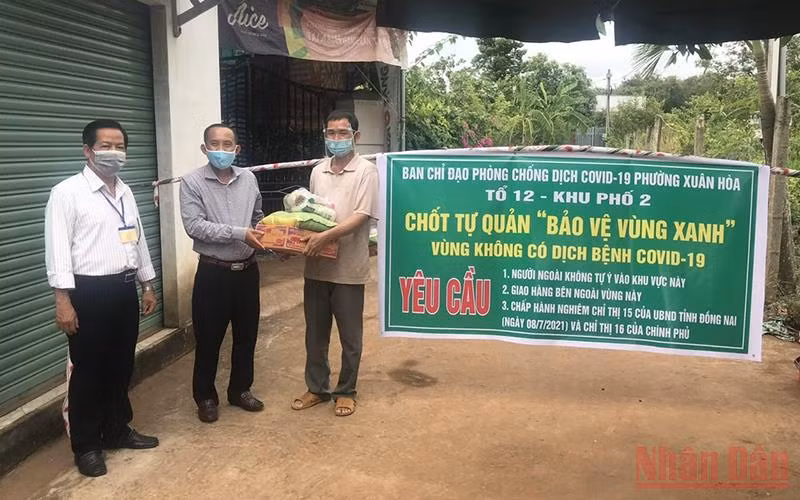 Chốt kiểm soát bảo vệ “vùng xanh” ở TP Long Khánh, tỉnh Đồng Nai. (Ảnh: Thiên Vương)