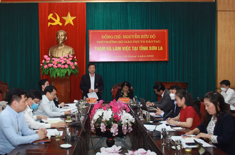 Đoàn công tác Bộ Giáo dục và Đào tạo làm việc với tỉnh Sơn La về Chương trình giáo dục phổ thông năm 2018.