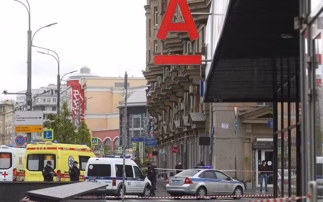Bắt giữ con tin tại Alfa Bank ở Moscow.